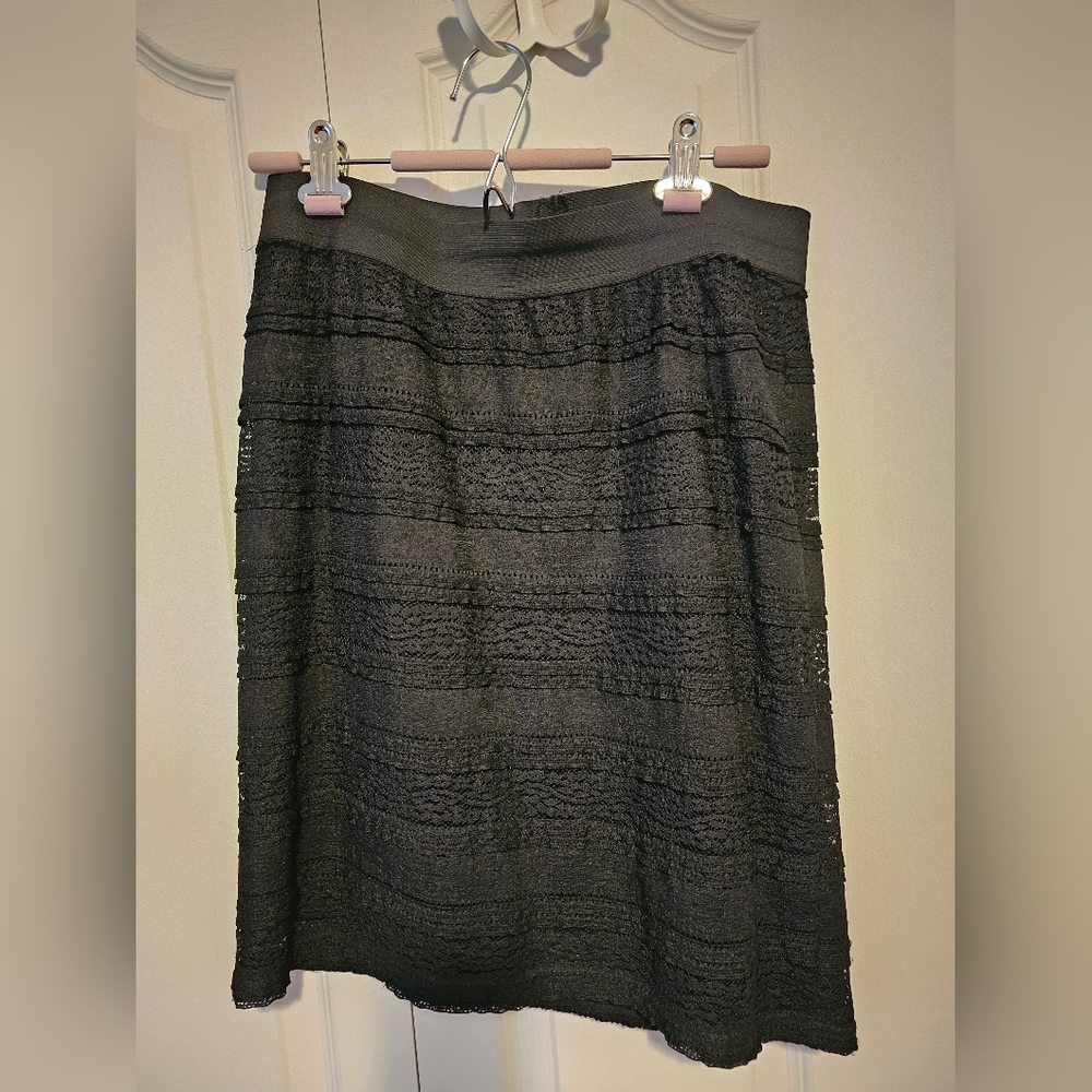 Reitmans elastic waist black skirt